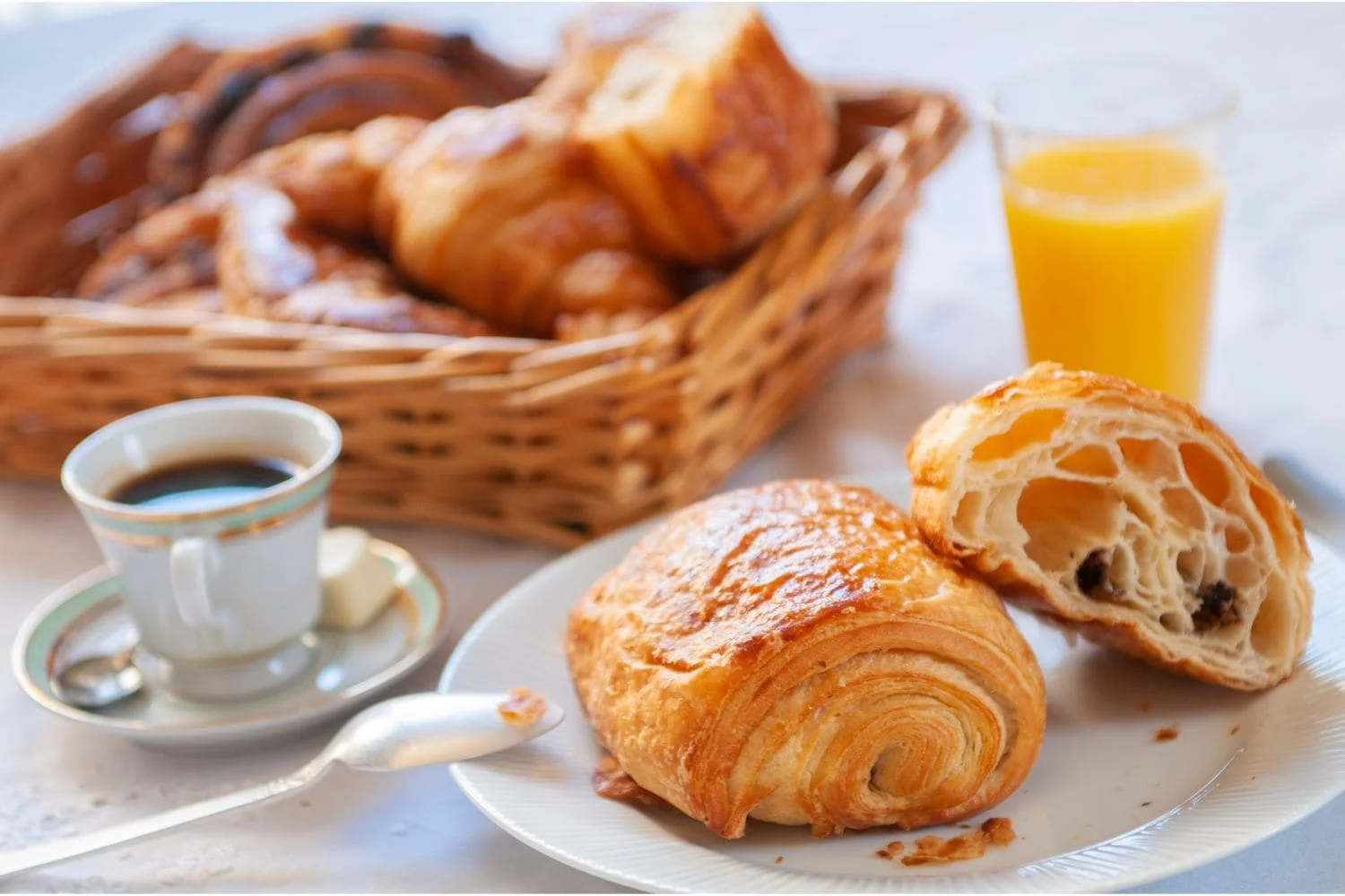 Le Petit Marseillais breakfast pastries juice